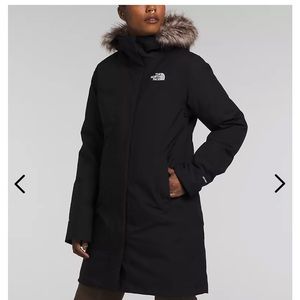 North Face Women’s Arctic Parka size small. Black. Used in great condition